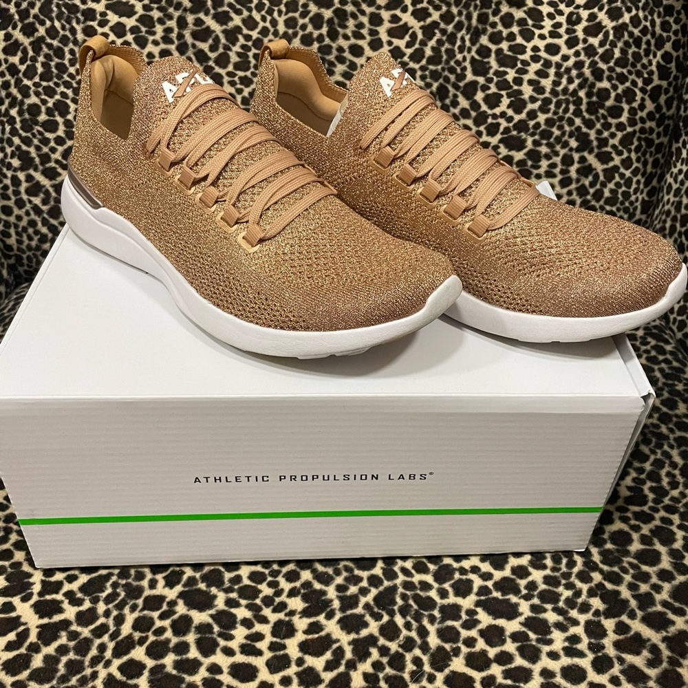 New w/o box APL techloom breeze rose gold shoes sz 9.5 athletic propulsion labs